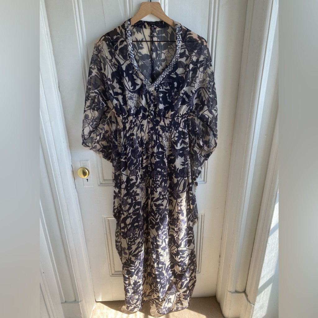 Nexus Dress In Arabic Style Brand Splash